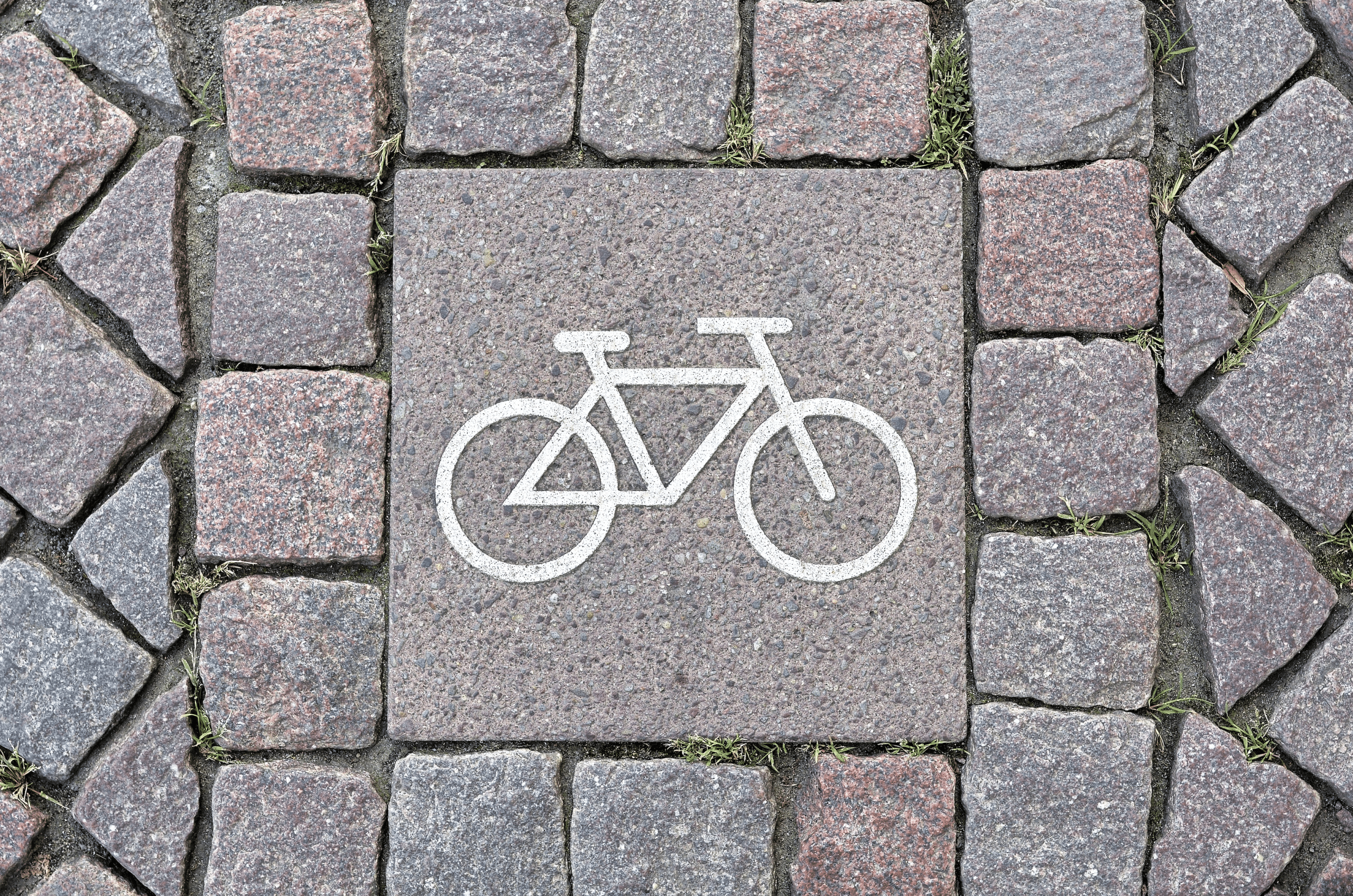 Veiliger kruispunt voor fietsers op kruispunt Oostlaan (N37) met Kortrijksestraat in Ardooie