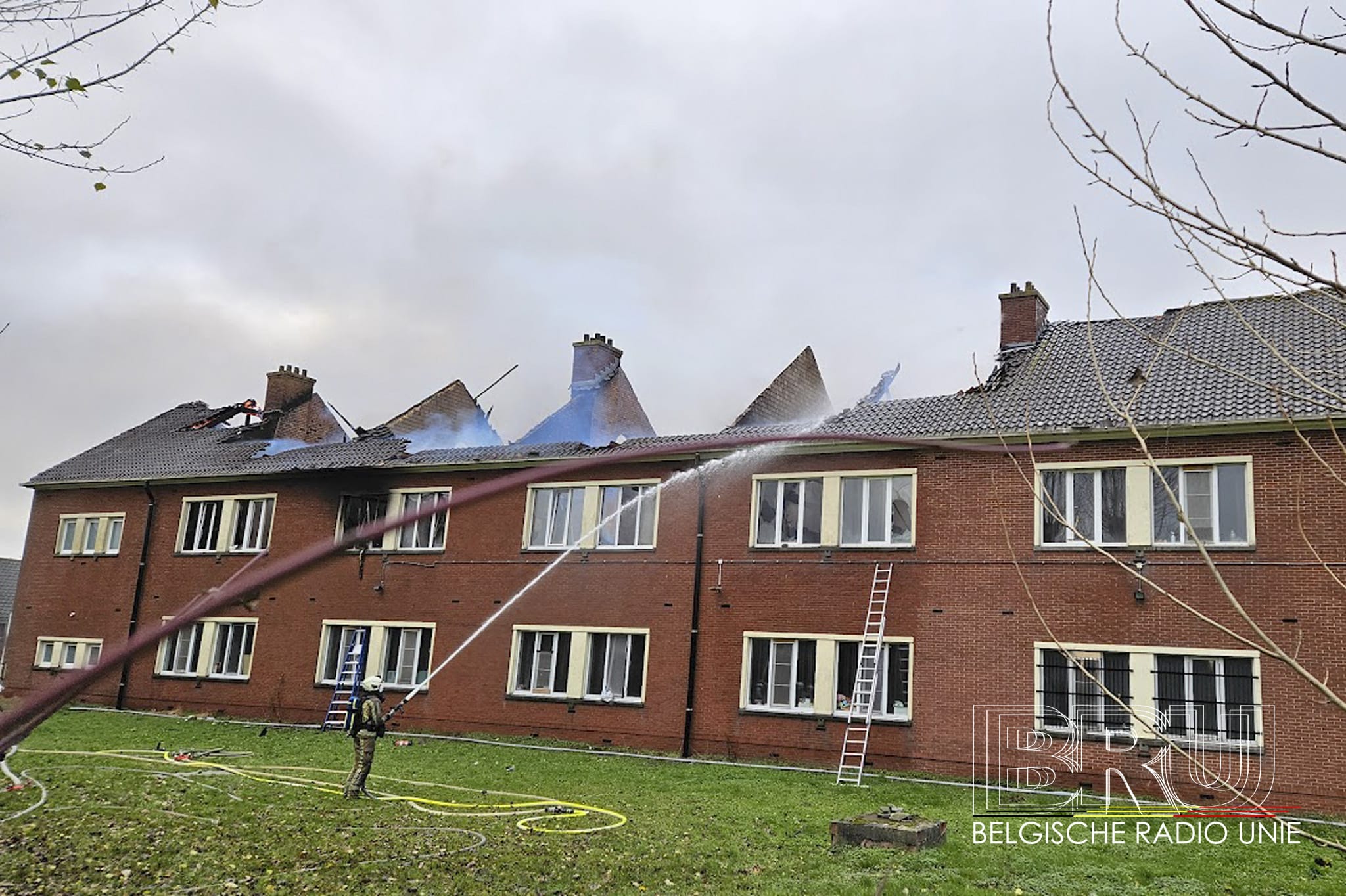 Brand in Fedasil-opvangcentrum Ieper: elf personen naar ziekenhuis met rookintoxicatie