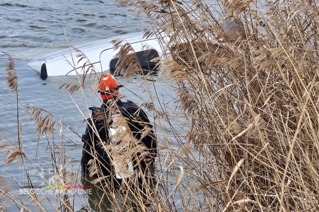 Auto te water in Diksmuide