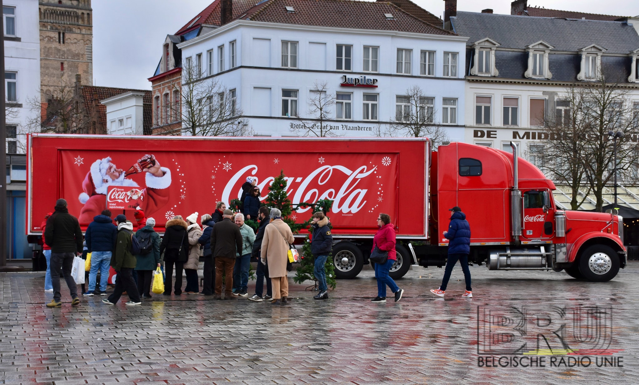 Coca-Cola kersttruck was in Brugge voor de feestelijke afsluiting van 2025