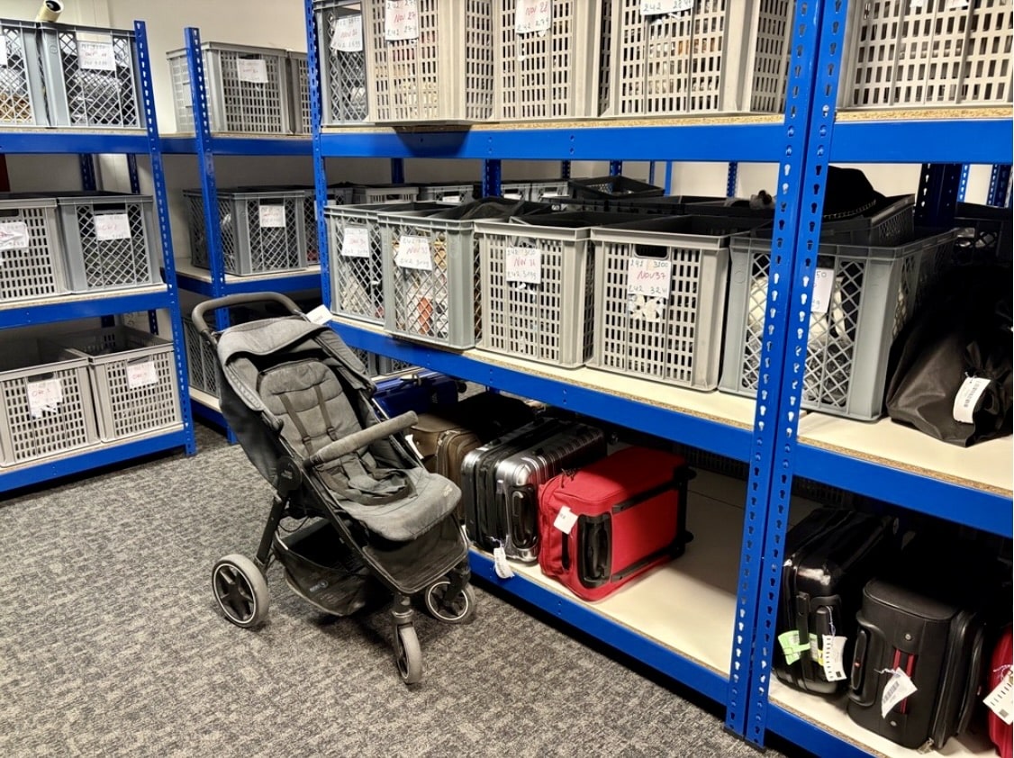 32.000 verloren voorwerpen op Brussels Airport in 2025 - 23% keert terug naar eigenaar, niet opgehaalde voorwerpen gaan naar goede doelen