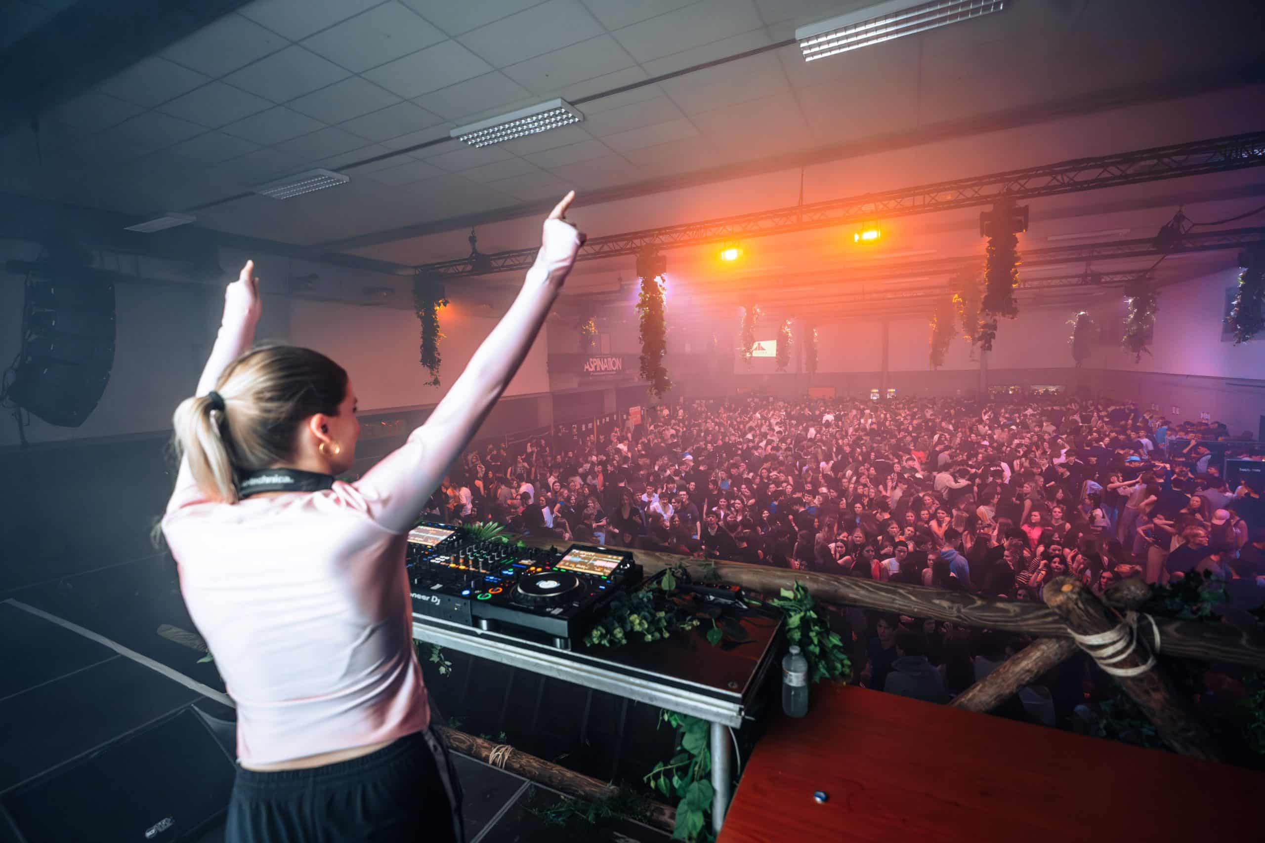 Aspination Wevelgem opnieuw uitverkocht: 2.500 feestvierders bewijzen dat de dorpsfuif springlevend is