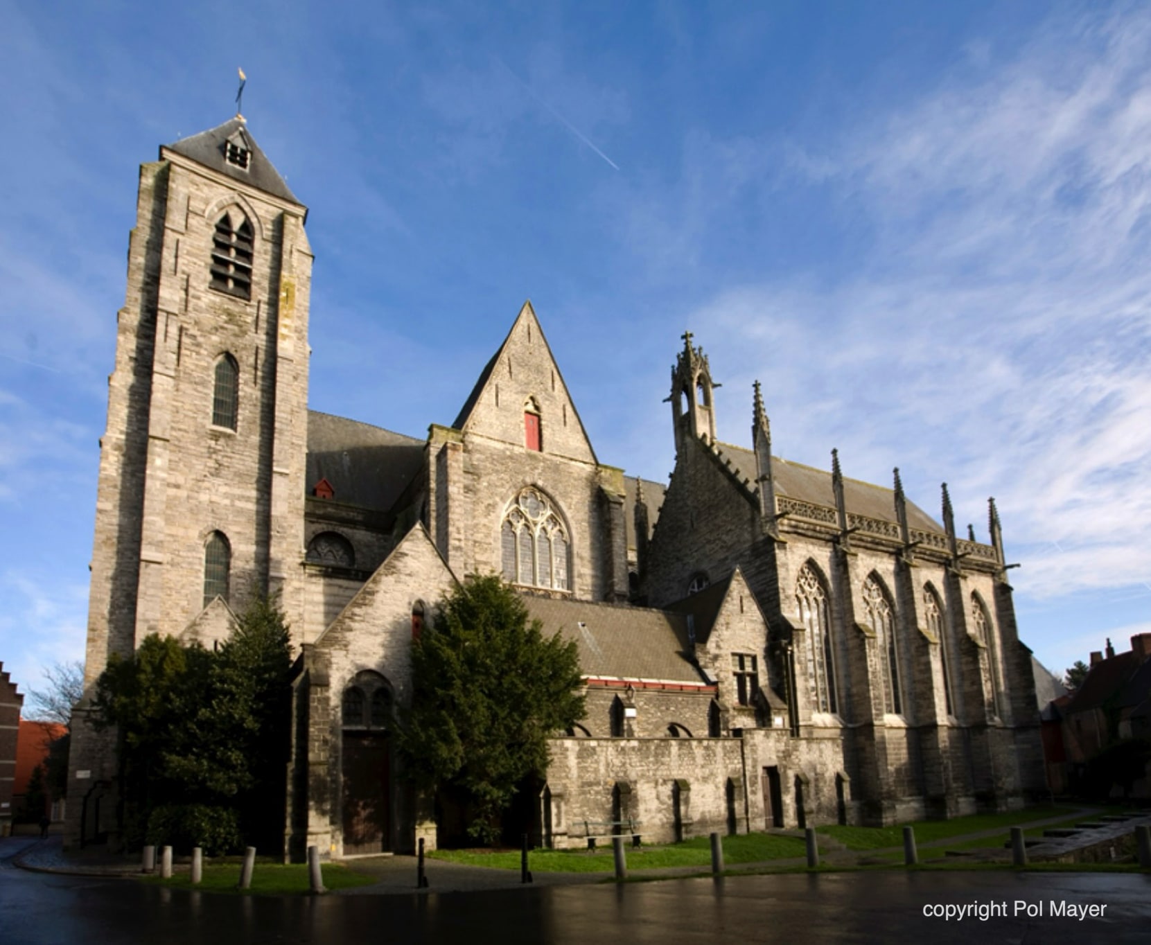 KOM-PASSIE opent feestelijk in de Sint-Maartenskerk Kortrijk met gastspreker priester en activist Daniël Alliët. 