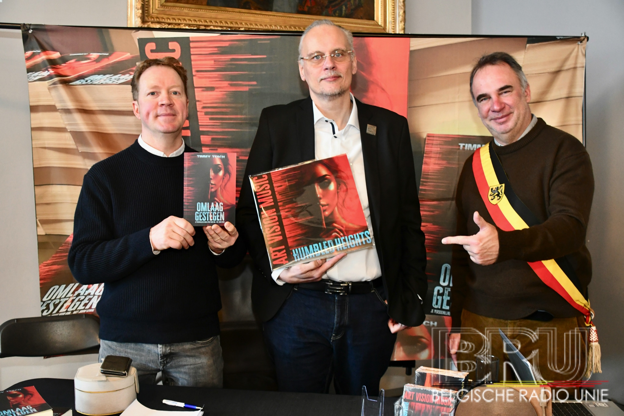 Volle raadzaal voor boekvoorstelling “Omlaag gestegen” van Timmy Tesch 