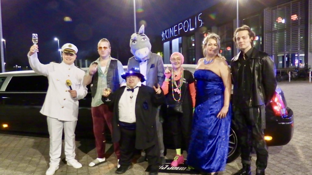 Documentaire over Kamping Kitsch Club feestelijk in première in Kortrijk