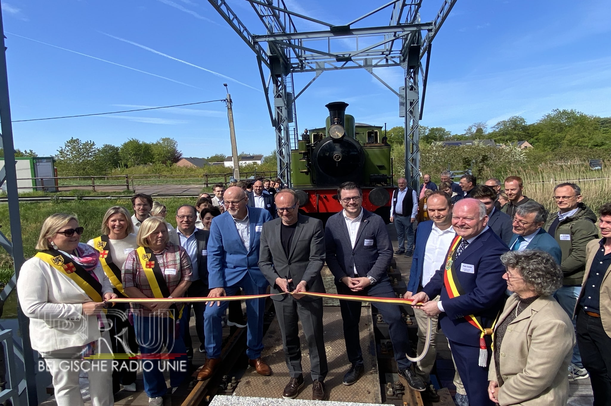 Minister van Erfgoed Ben Weyts opent vernieuwde spoorbrug in Balgerhoeke