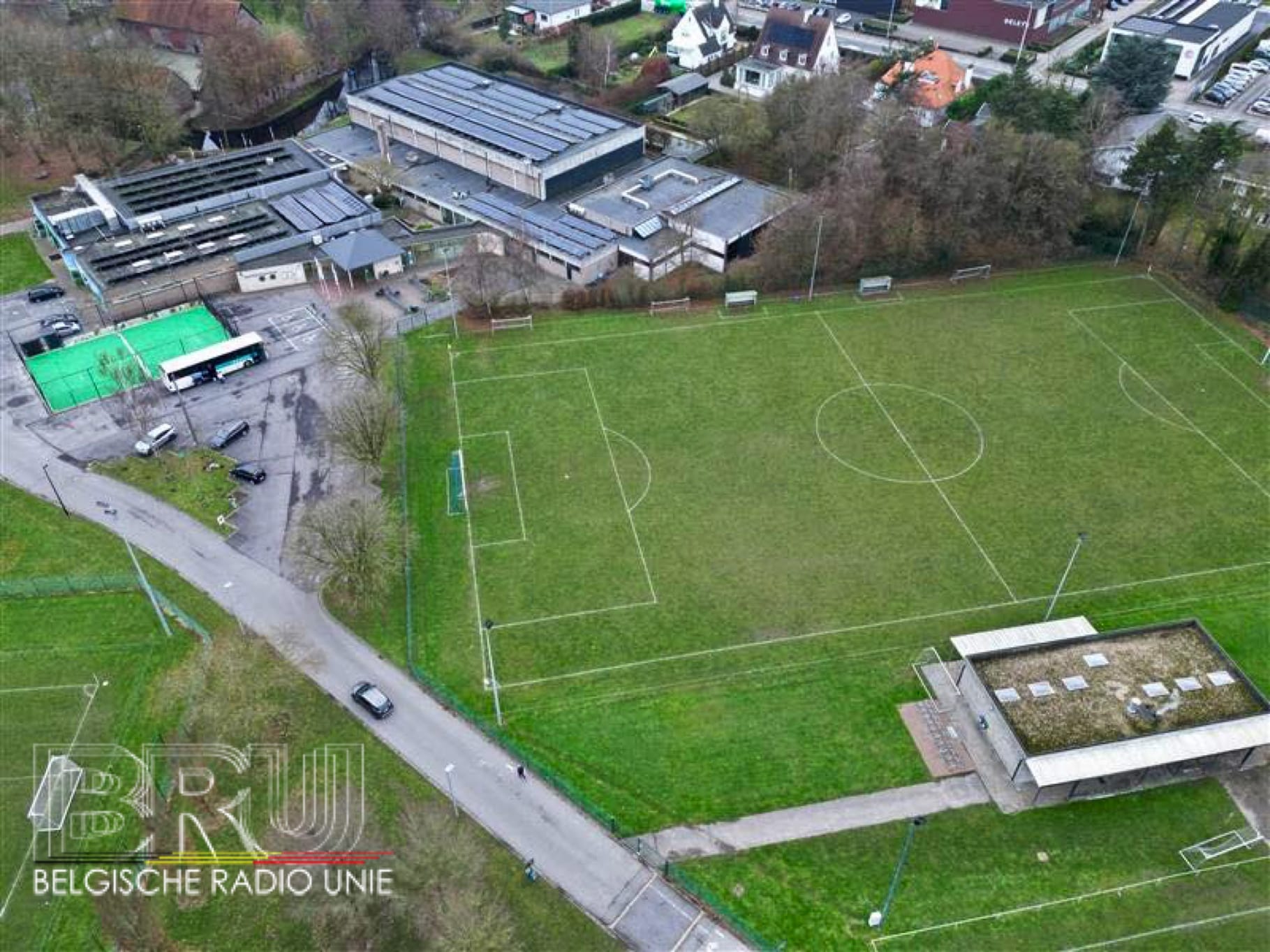 Gewapende man bedreigt spelende kinderen in sportpark Kuurne
