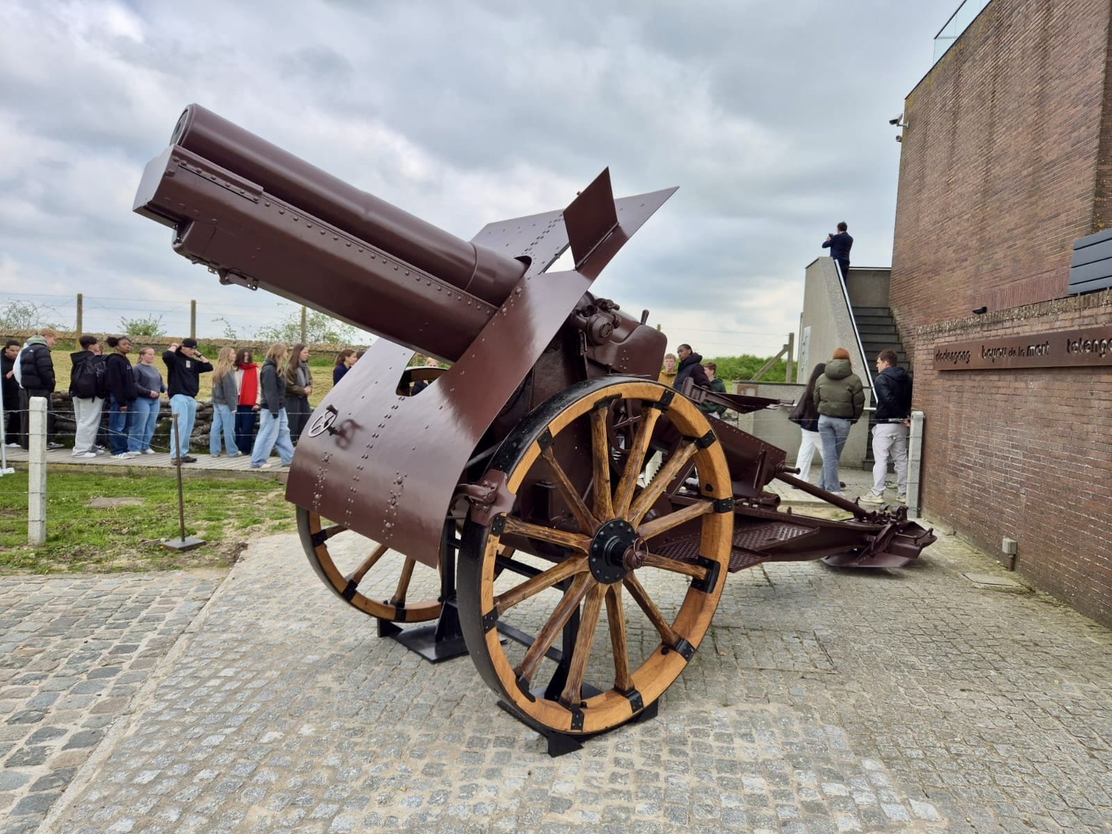 Unieke WOI-houwitser onthuld en vernieuwd bezoekersaanbod voorgesteld in de Dodengang 