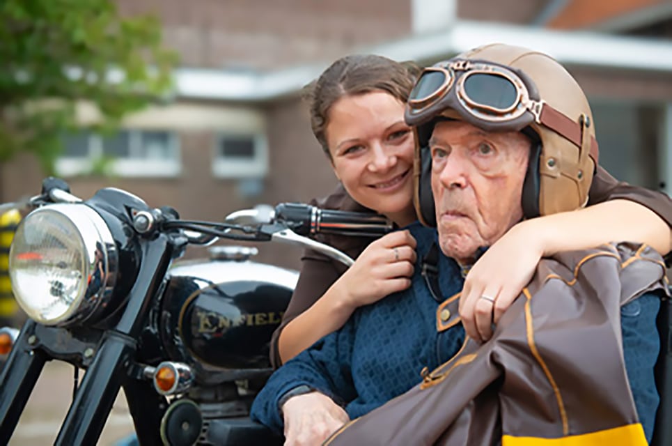 Oldtimers en herinneringen komen samen tijdens openhuisdag van WZC Onderdale in Ursel