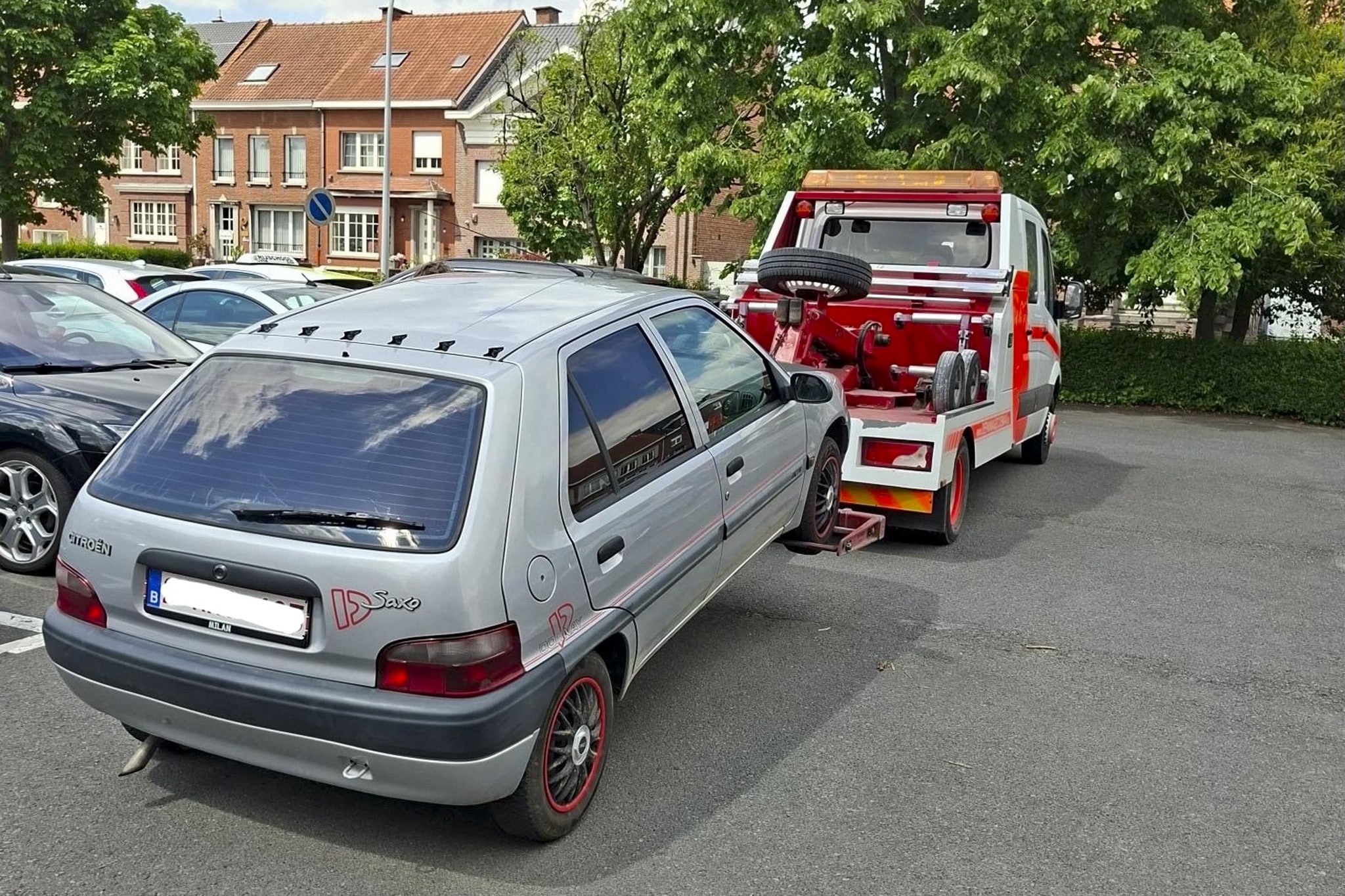 Politie grijpt in: ‘Patserwagen’ in beslag genomen na roekeloze rit door Kortrijkse woonwijk