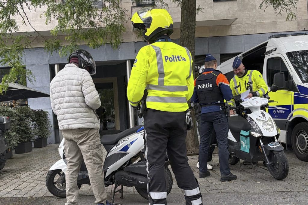 Grootschalige verkeerscontroles op tweewielers: tientallen overtredingen vastgesteld in regio Kortrijk