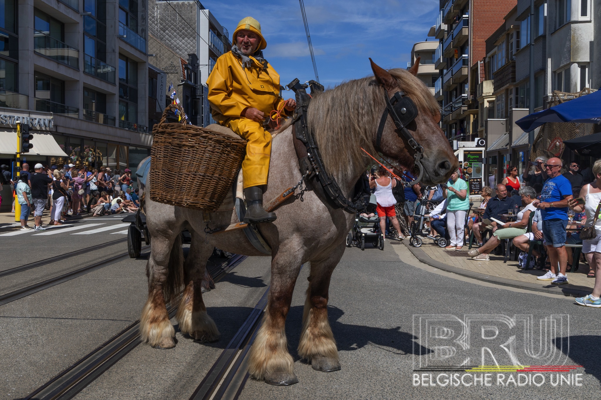 Oostduinkerke viert 75 jaar folklore, zee en paardenvissers