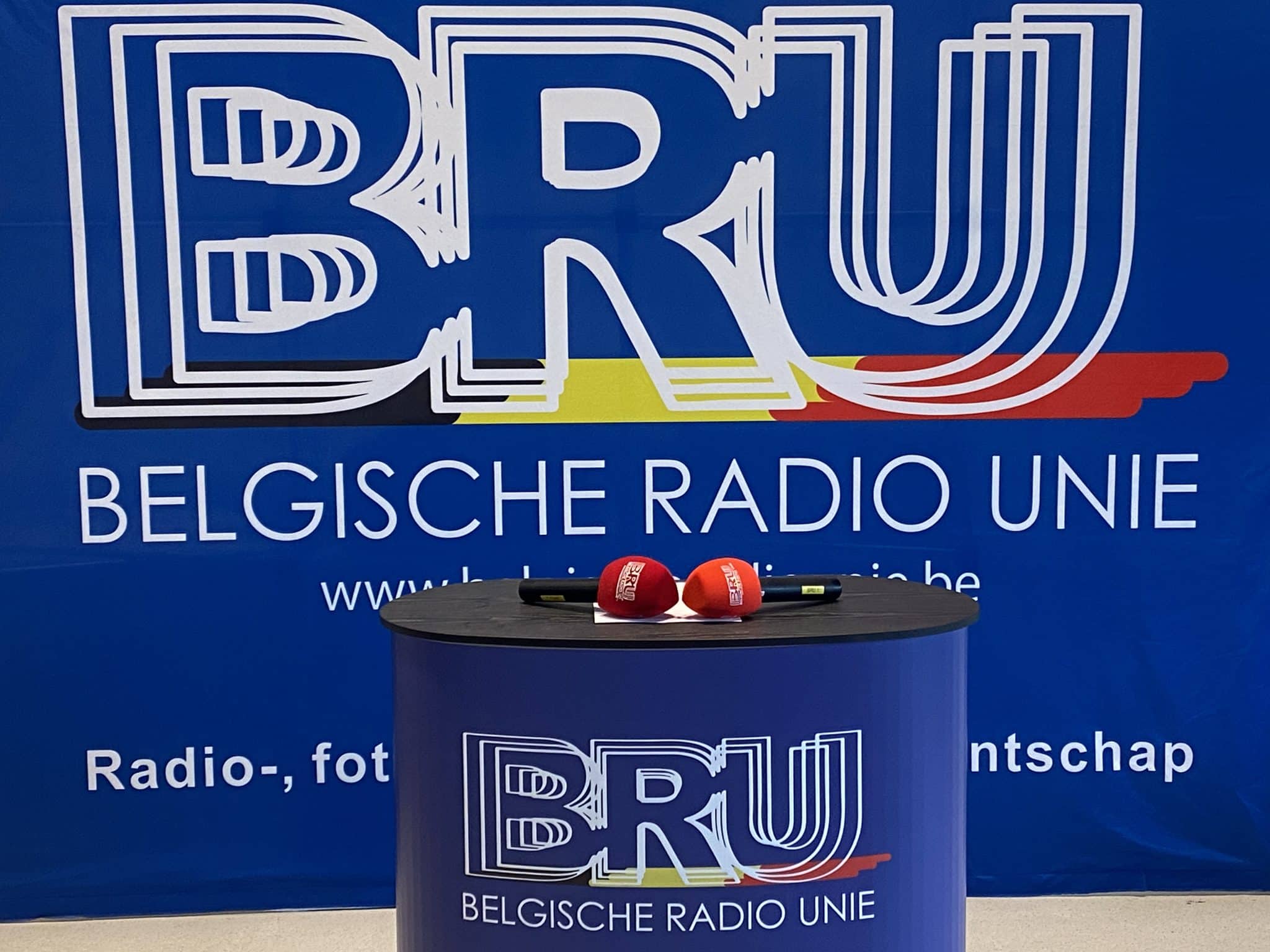De Belgische Radio Unie ontvangt muzikale toppers aan de interviewdesk tijdens Road Rock