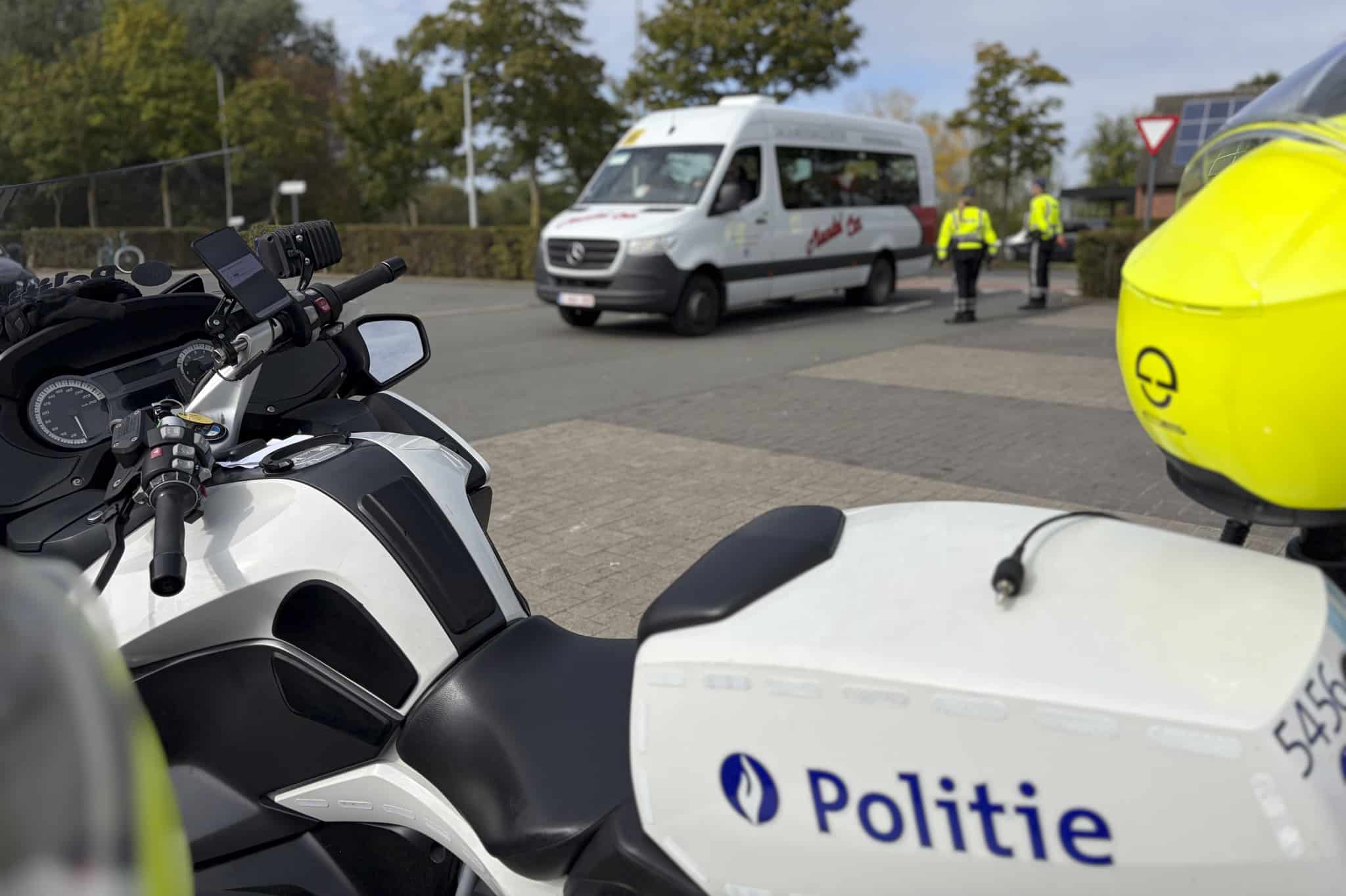Politiecontrole op leerlingenvervoer in Kortrijk