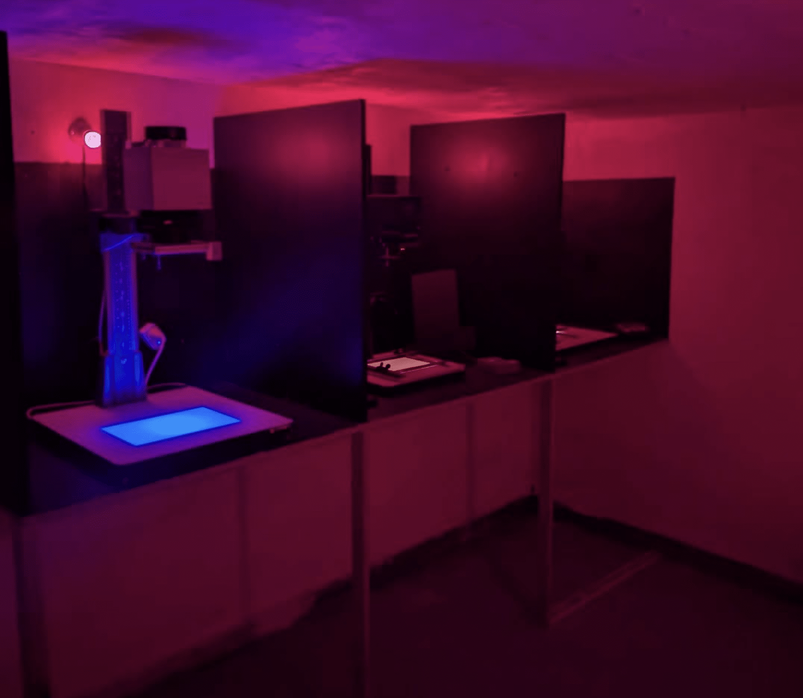 Een vergeten kelder wordt de nieuwe uitvalsbasis voor analoge fotografie in Kortrijk