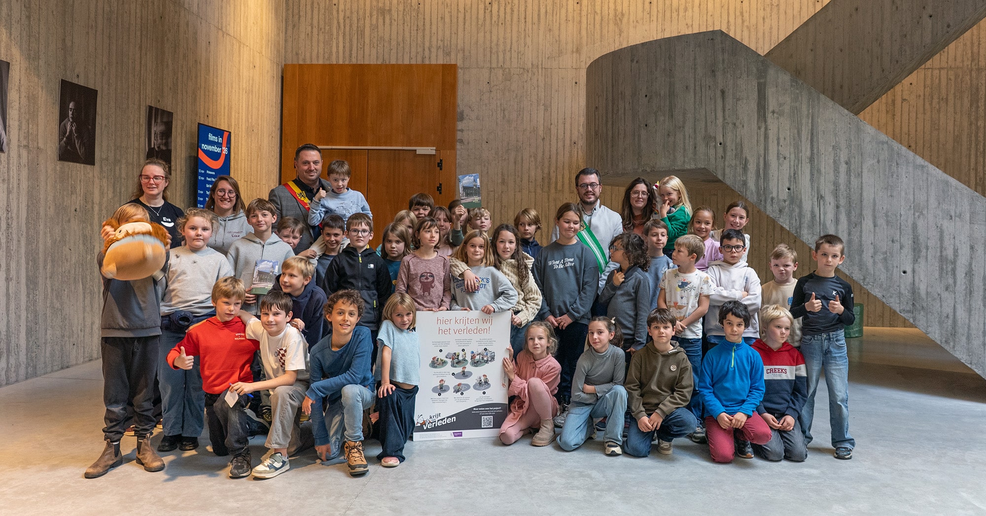 Leerlingen brengen verdwenen geschiedenis in Deinze met krijttekeningen opnieuw tot leven