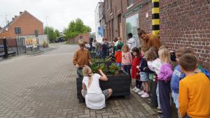 startschot-van-de-verkeersveiligheidsmaatregelen-aan-gbs-kweekstraat-011