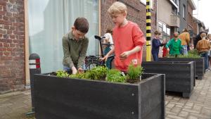 startschot-van-de-verkeersveiligheidsmaatregelen-aan-gbs-kweekstraat-012