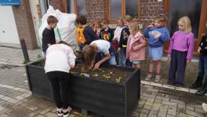 startschot-van-de-verkeersveiligheidsmaatregelen-aan-gbs-kweekstraat-013