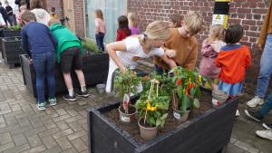 startschot-van-de-verkeersveiligheidsmaatregelen-aan-gbs-kweekstraat-016