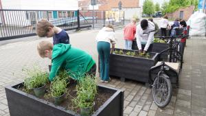 startschot-van-de-verkeersveiligheidsmaatregelen-aan-gbs-kweekstraat-020