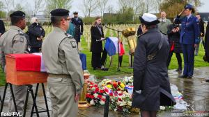 Vier-soldaten-herbegraven-op-militaire-begraafplaats-Saint-Charles-de-Potyze-in-Ieper-012