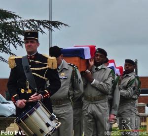 Vier-soldaten-herbegraven-op-militaire-begraafplaats-Saint-Charles-de-Potyze-in-Ieper-020